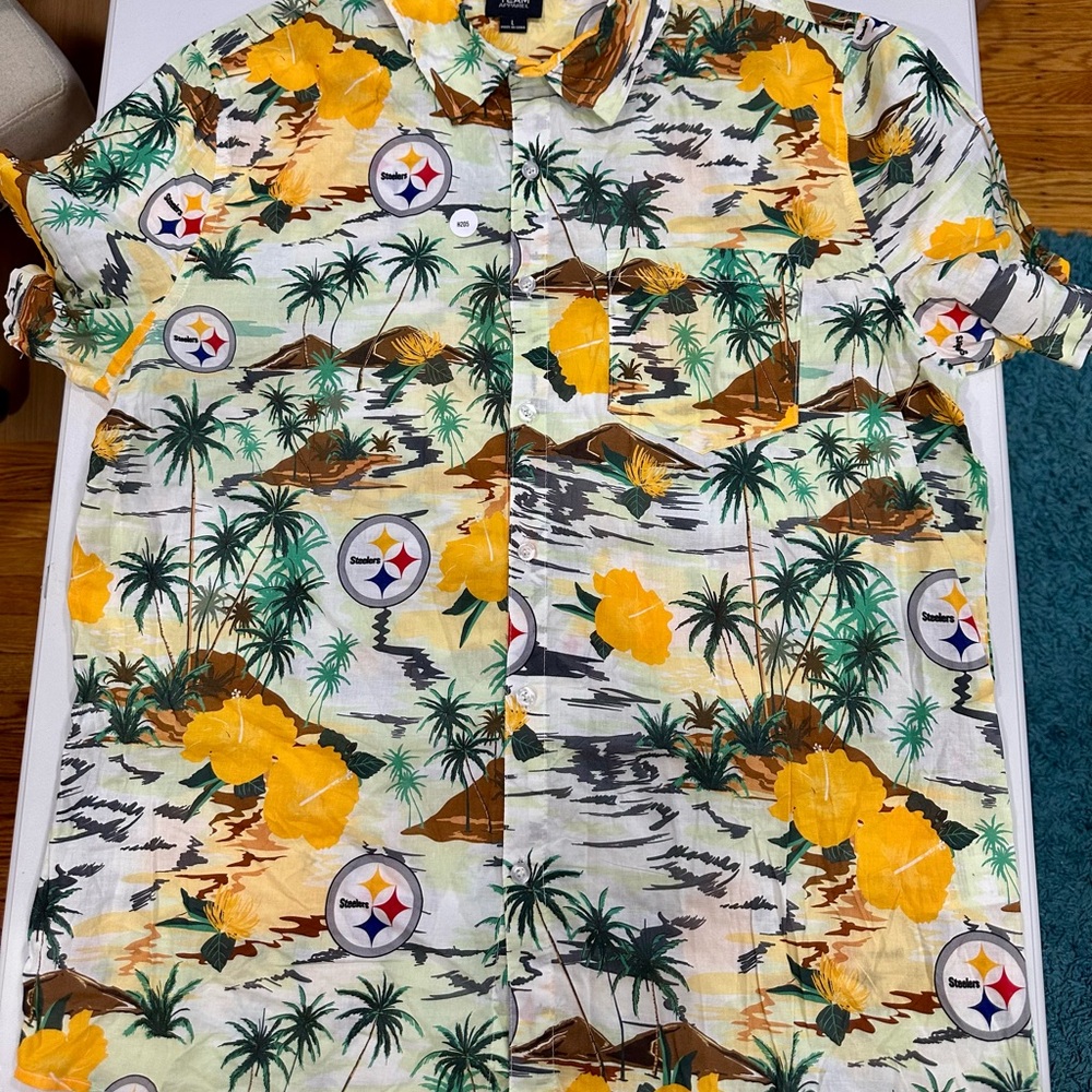 NFL Team Apparel Pittsburgh Steelers Hawaiian Shirt. Brand new w/o tags.